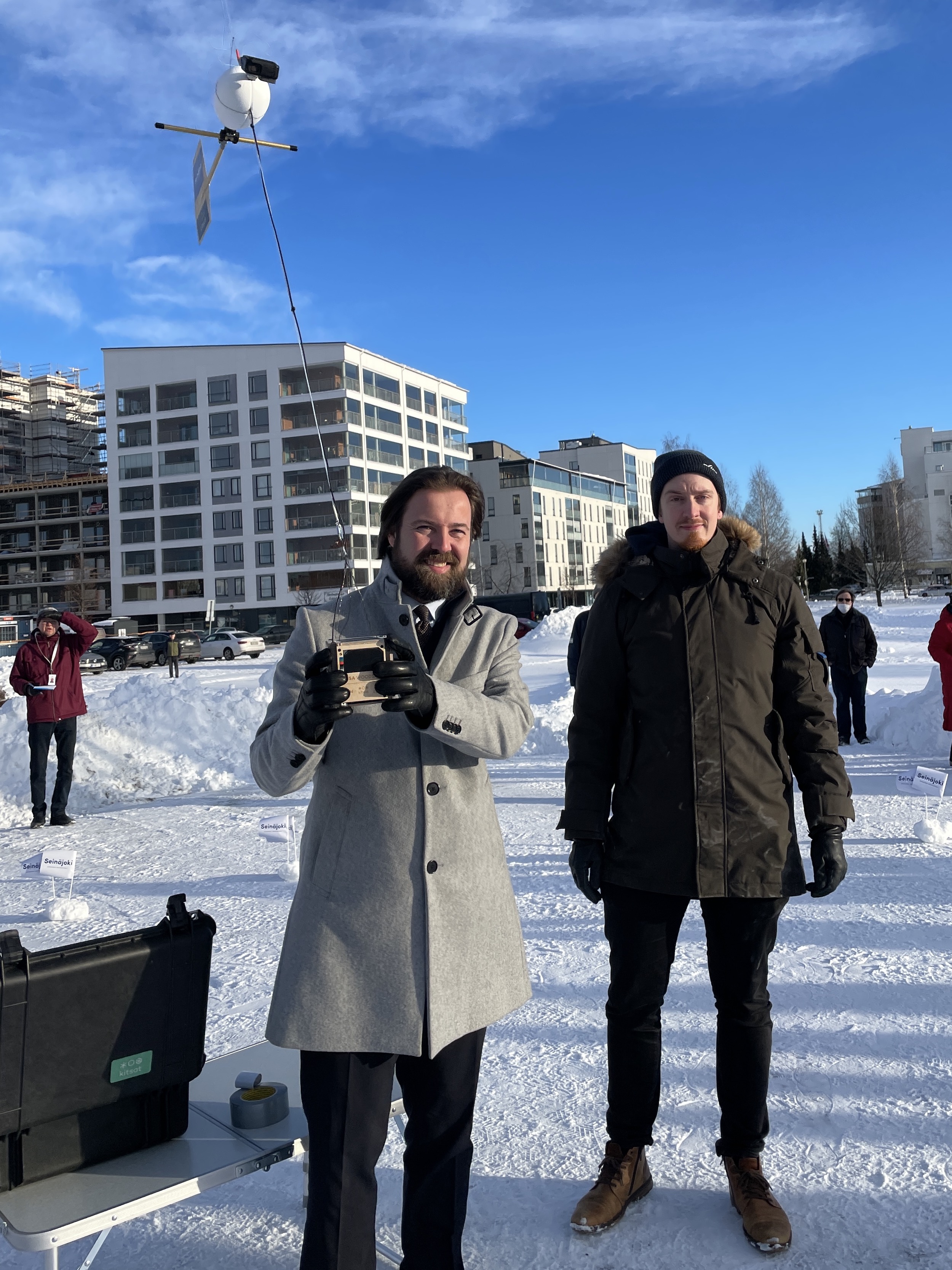 Mayor Jaakko Kiiskilä (left) and WISA Woodsat's mechanical designer Jaakko Kaartinen (right).