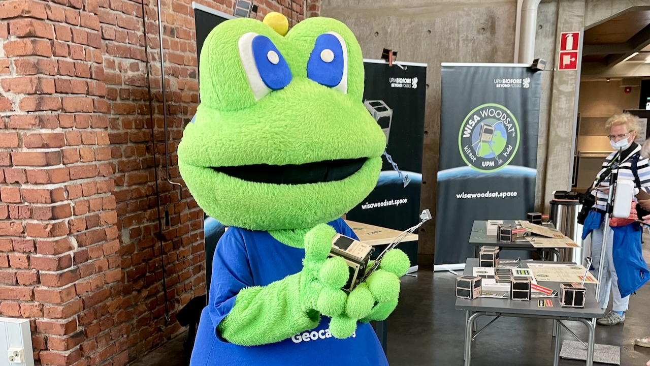 The mascot had also a closer look